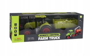TRAKTOR NA RADIO Z PRZYCZEPĄ I ZWIERZĘTAMI